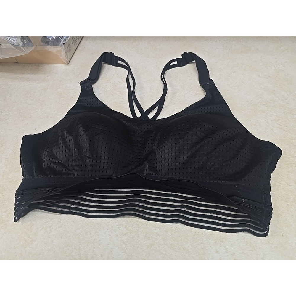 Victoria's Secret Sport Black Strappy Crossback Wire Free Sports‎ Bra Size 34B